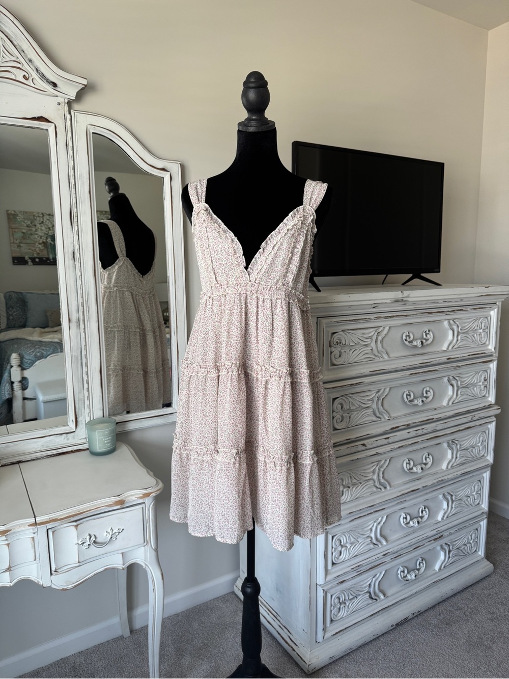 Storia Blush Floral Tiered V-Neck Mini Dress